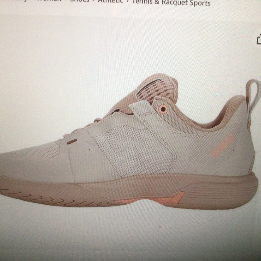 Court tennis shoes